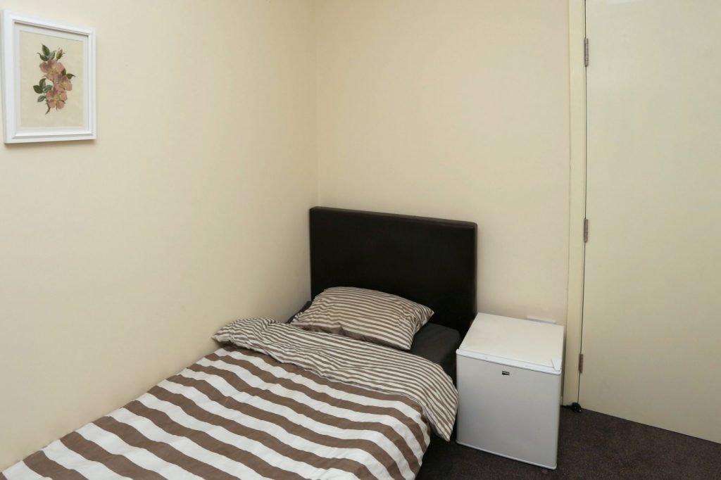 Cheap Room in Warrington