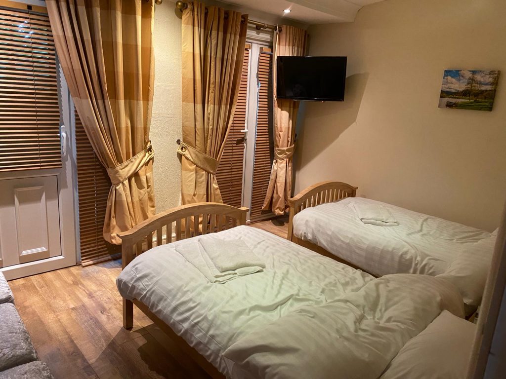 double room apartment Warrington